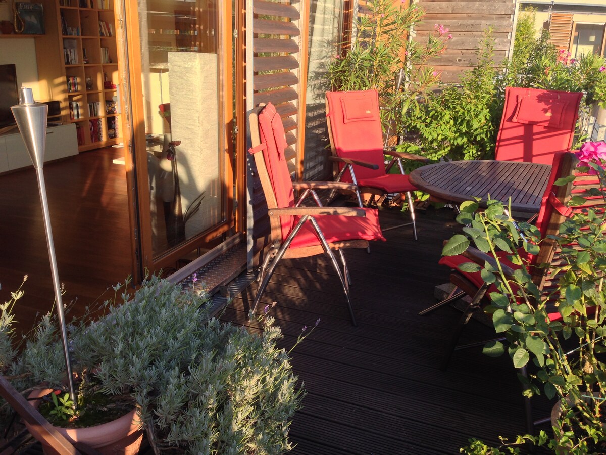 Balkon mit Gartenmöbeln