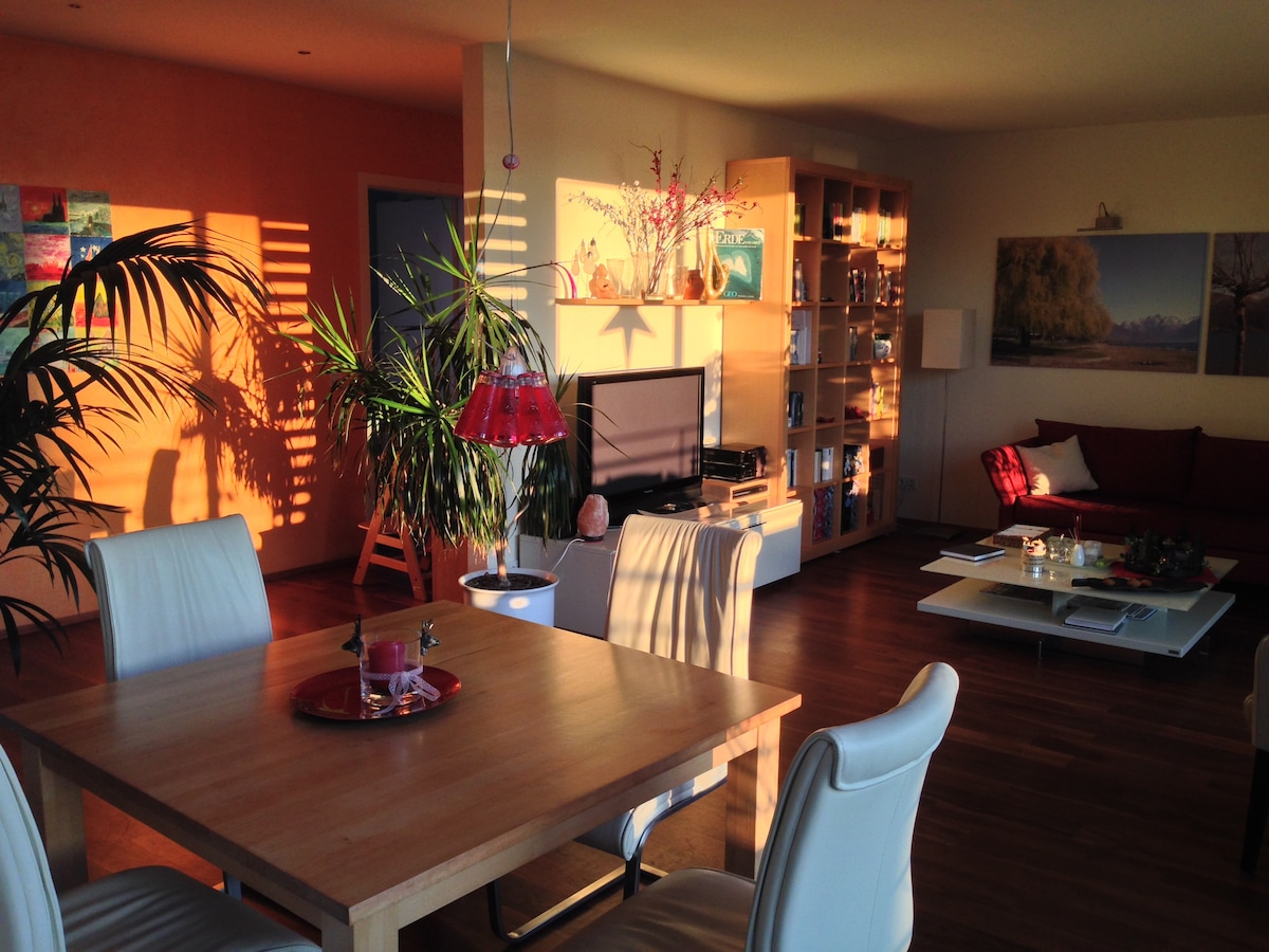 Helles Wohnzimmer der Ferienwohnung